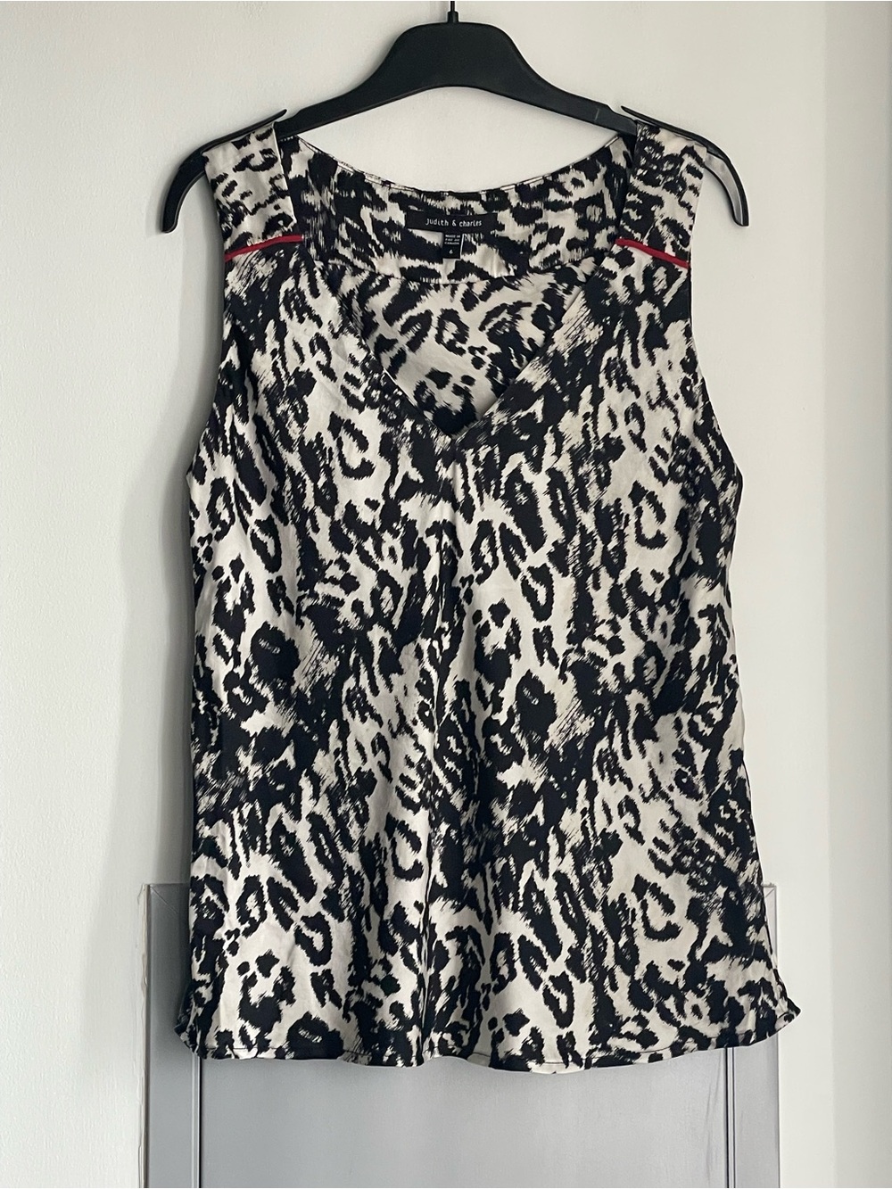 JUDITH & CHARLES Sleeveless Leopard Print Top - Black & Cream
